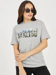 Styli Women's  Oversized Malibu Slogan Round Neck Roll Up Short Sleeve T-Shirt