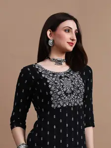 GLOWWORLD Floral Embroidered Straight Kurta