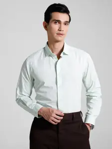 INVICTUS Pure Cotton Self Horizontal Stripes Formal Shirt