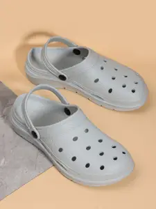 The Roadster Lifestyle Co. Men Textured Clogs