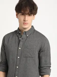 THE BEAR HOUSE Slim Fit Self Design Button-Down Collar Chambray Weave Cotton Casual Shirt