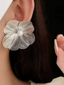 ISHKAARA Silver-Plated Floral Studs Earrings