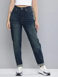 Levis Women High Rise 80's New Mom Relaxed Tapered Fit Light Fade Stretchable Jeans