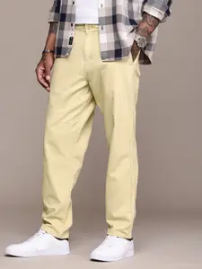 The Roadster Life Co. Men Relaxed Fit Chinos Trousers