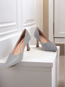 Van Heusen Textured Slim Heel Pumps