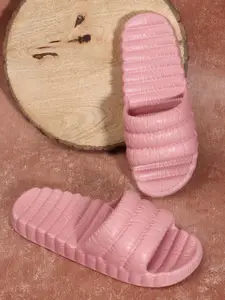 The Roadster Lifestyle Co. Women Textured Slider