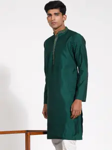 VASTRAMAY Ethnic MotifsMandarin Collar Regular Sleeves Thread Work Jacquard Kurta