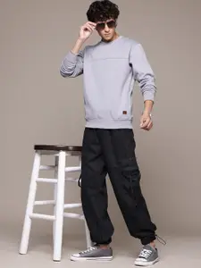 The Roadster Lifestyle Co. Men Pure Cotton Parachute Fit High-Rise Cargo Style Jeans