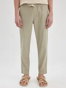 DeFacto Men Mid Rise Regular Trousers