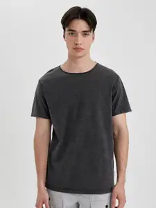 DeFacto Men pure cotton Raw Edge T-shirt