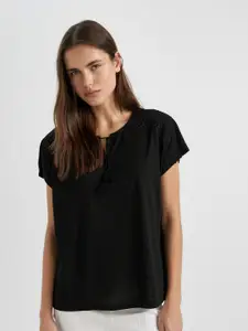 DeFacto Women Embroidered T-shirt