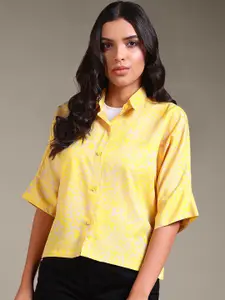 The Roadster Lifestyle Co. Yellow & white Geometric Printed Shirt Style Tops
