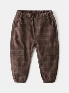 StyleCast Boys Brown Checked Mid Rise Joggers