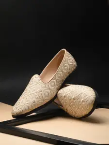 House of Pataudi Men Embroidered Round Toe Lightweight Mojaris