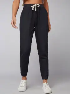 DOLCE CRUDO Women Lightweight Jogger Clean Look Mid Rise Stretchable Jeans