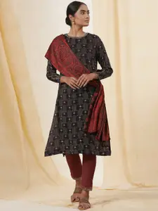 W Printed Round Neck Long Sleeves Straight Kurta