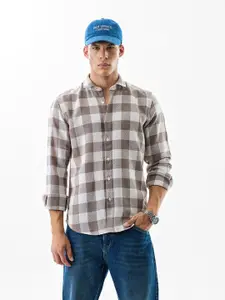 Snitch Men Smart Slim Fit Checked Spread Collar Casual Shirt