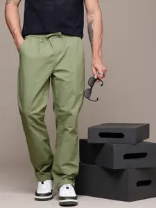 The Roadster Life Co. Men Checked Straight Fit Pure Cotton Chinos Trousers