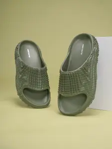 Red Tape Men Rubber Sliders