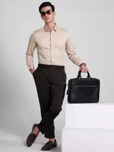 INVICTUS Signature Slim Fit Opaque Pure Cotton Formal Shirt