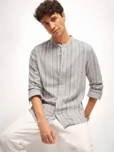 THE BEAR HOUSE Men Striped Opaque Slim Fit Casual Shirt