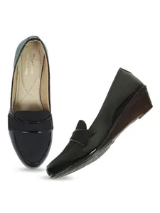 XE Looks Women Wedge Heeled Sandals