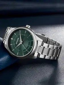 Sonata Men Embellished Dial & Stainless Steel Bracelet Style Straps Analogue Watch 77149SM02