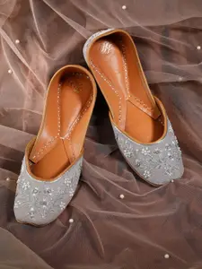 House of Pataudi Women Embroidered Ethnic Mojaris