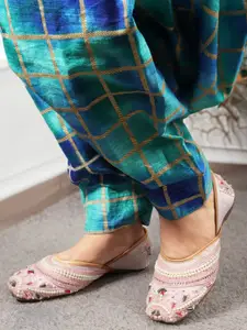 ICONICS Women Embellished Ethnic Mojaris Flats