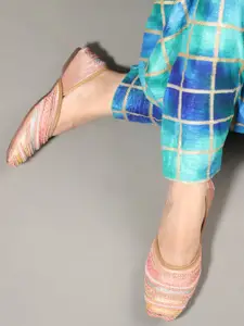 ICONICS Women Embellished Ethnic Mojaris Slip-On Flats