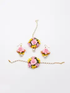 Daizy Flower Girls Maang Tikka & Earings &  Bracelet