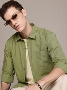 Roadster Men Spread Collar Linen & Cotton Casual Shirt With Curved Hemline