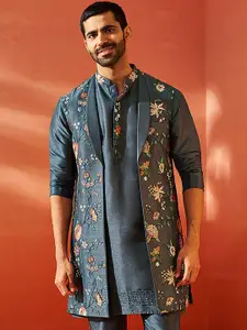 VASTRAMAY Men Embroidered Woven Nehru Jacket