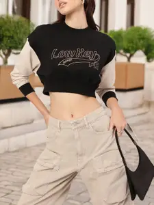 DressBerry Typo Print Contrast Sleeves Crop Sweatshirt