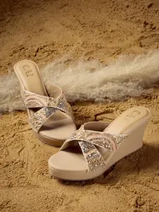 CAI Women Sahara Cross Strap Wedge