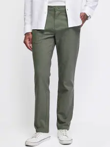 Red Flame Men Relaxed Regular Fit Mid Rise Easy Wash Trousers