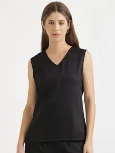 SAADAA Women V-Neck Solid Sleeveless Top