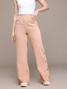 The Roadster Lifestyle Co. Women Buttoned Detail Straight High-Rise Frayed Jeans