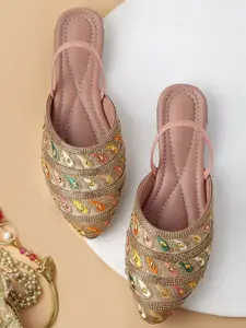 AROOM Women Embellished Ethnic Mojaris