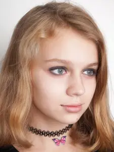 EL REGALO Minimal Synthetic Necklace