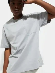 max URB_N Men Boxy Fit Solid T-shirt