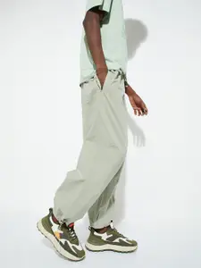 max URB_N Men Solid Parachute Trousers