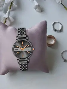 IIK COLLECTION Women Round Dial Stainless Steel Bracelet Style Straps Analogue Watch