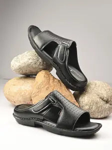 The Roadster Lifestyle Co. Men Black Comfort Sandals