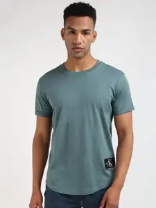 Calvin Klein Jeans Men Solid Round Neck Applique Cotton T-shirt