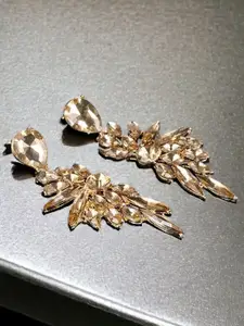OOMPH Leaf Shaped Ear Cuff Earrings