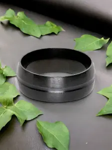 OOMPH Men Band Fashion Round Ring