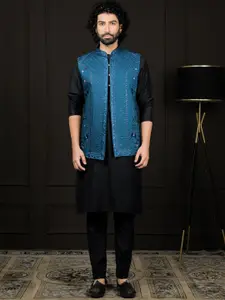 VASTRAMAY Men Regular Sequinned Kurta with Pyjamas