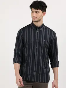 Tommy Hilfiger Men Opaque Striped Casual Shirt
