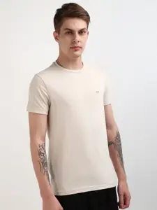 Calvin Klein Jeans Men Solid Round Neck Cotton Slim Fit T-Shirt